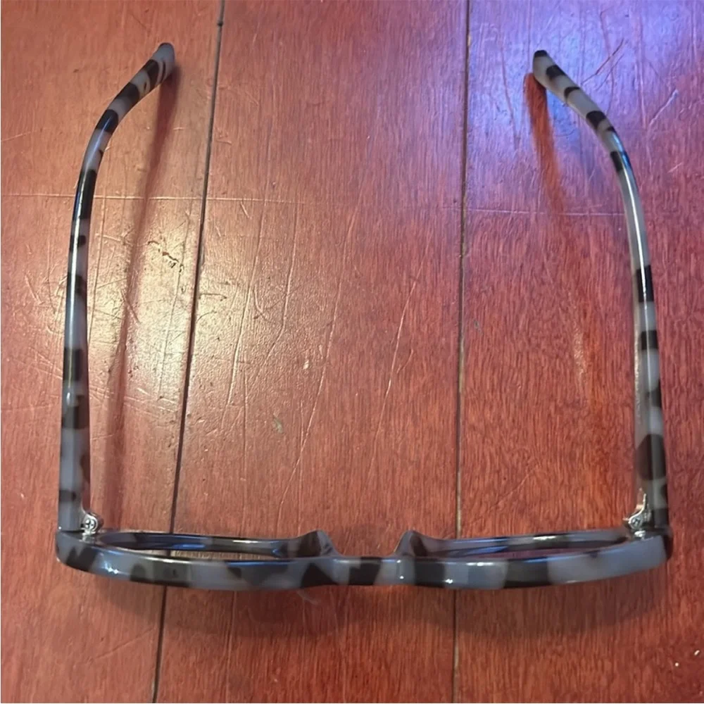 Outta Love oval Le Specs